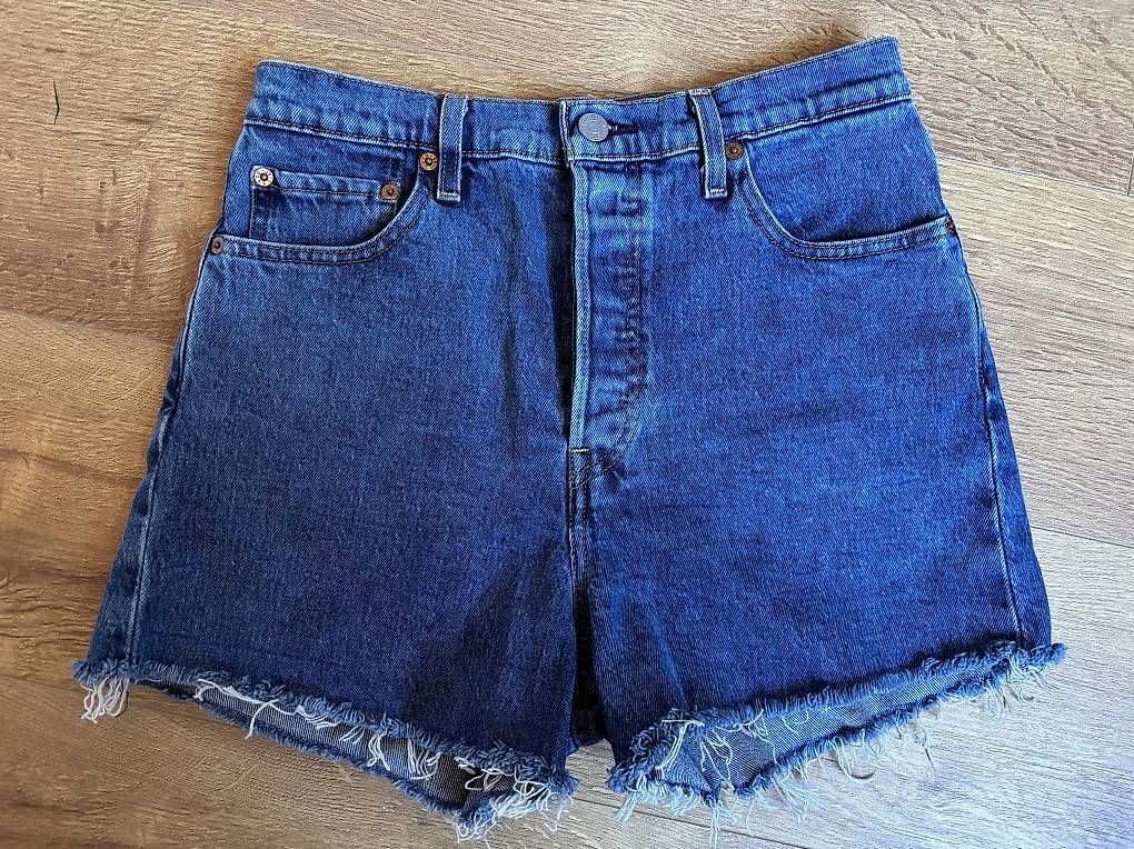 Jeans: Levi's Ribcage Short Jeans – Usato da Rupperswil venduto da az5_x87v 1
