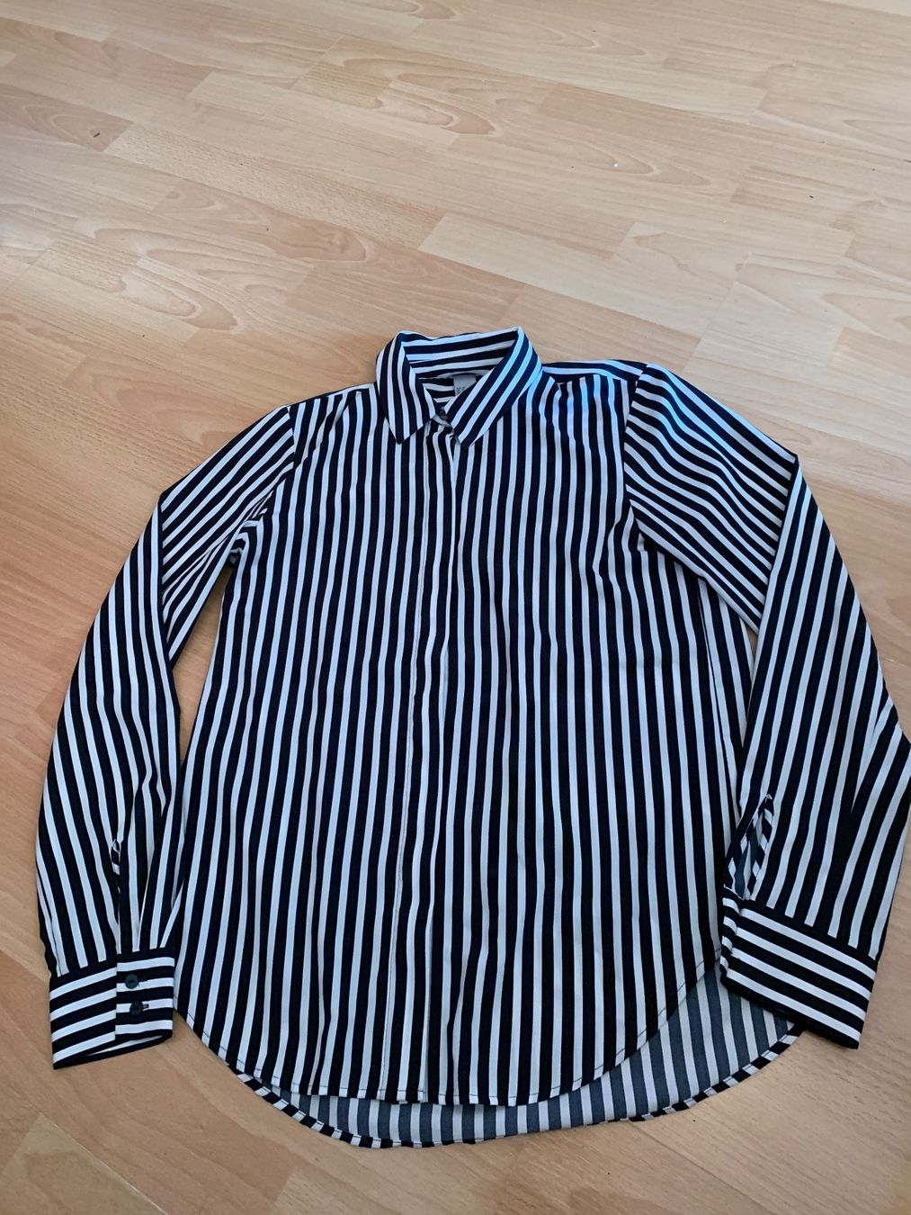 H&M Blusen: Jolie chemise rayée H&M taille 32 – Gebraucht aus MEYRIN von Gwendo10