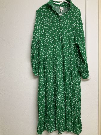 Kleid H&M Gruen gebluehmt Groesse S neuwertig