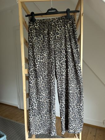 h&m leo hose gr 152🐆