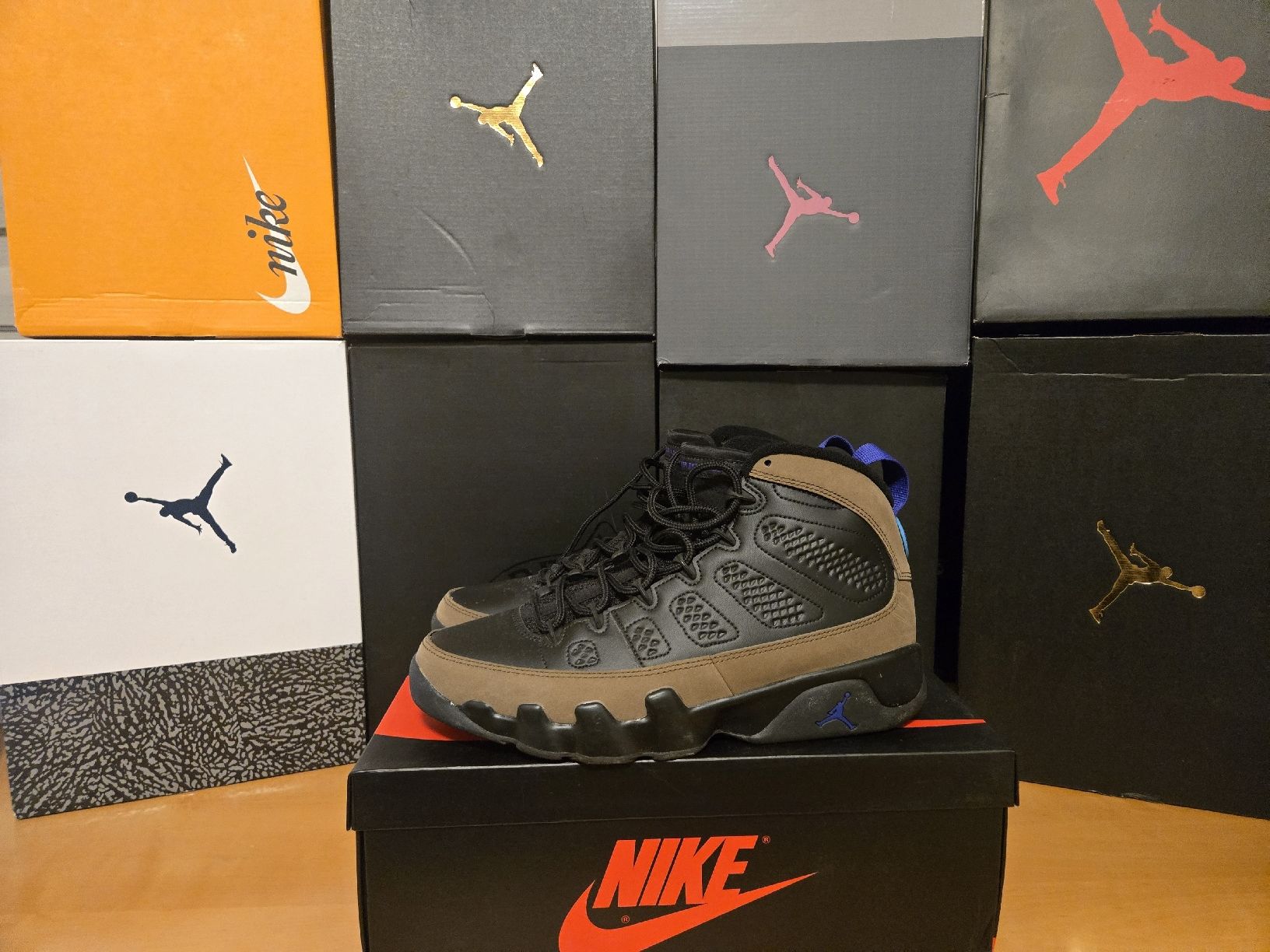Jordan Scarpe da uomo: Jordan 9 Retro Hellolive Dunkelorange Gr. 44 – Nuovo (secondo la descrizione) da Winterthur venduto da SneakersLeo 2