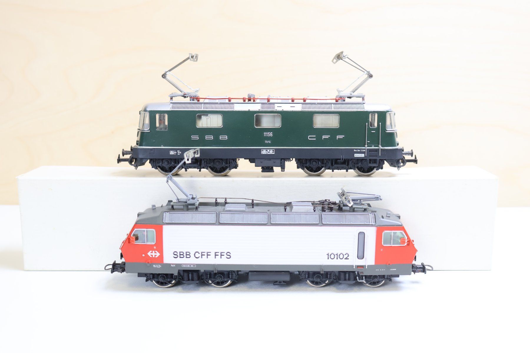 Roco Modelleisenbahnen: ROCO/Fleischmann 2 x SBB Re 4/4 E-Lok - AC H0 Doppelpack – Gebraucht aus Winterthur von Monstera 5