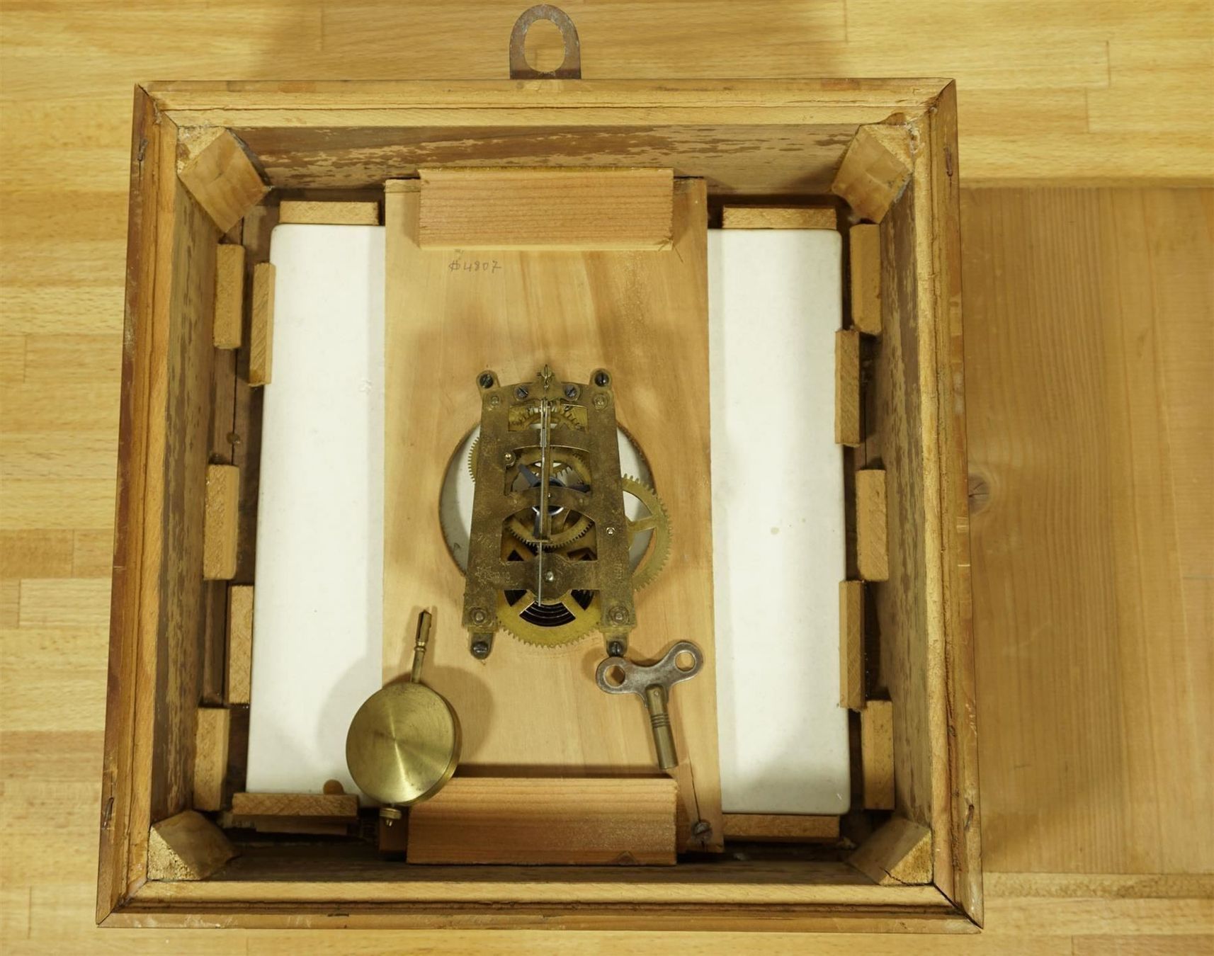 Orologi: schlichte antike Junghans Rahmenuhr – Usato da Meggen venduto da Trouvaillen 5