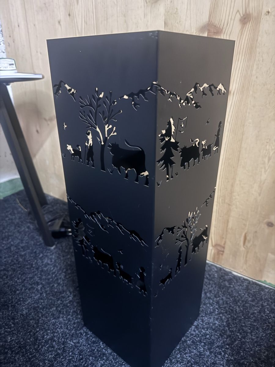 Tutte le decorazioni: Schwarze Säule mit Schweizer Motiven, Top Deko! – Usato da Albligen venduto da can_5xf2