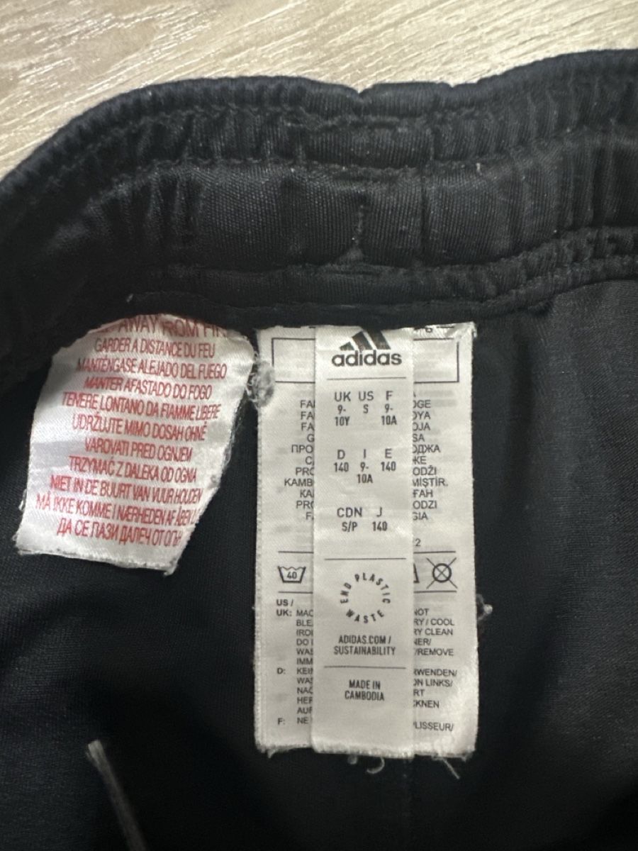 Adidas Pantaloni: Addidas shorts – Usato da Oberentfelden venduto da ulli03 2