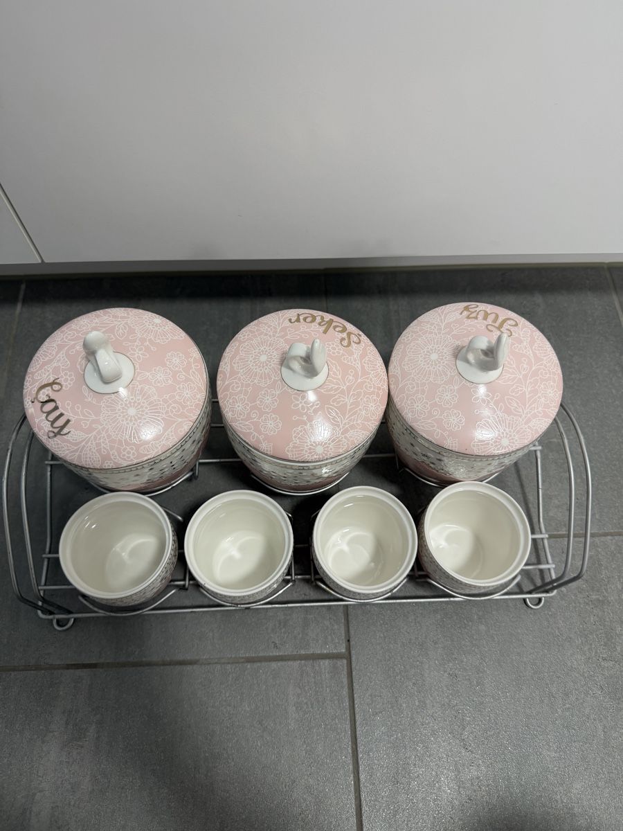 Cuisines complètes: Vorratsdosen Set Keramik mit Deckel rosa – D'occasion à Oberglatt ZH par eve_6nj8