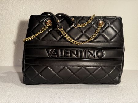 Schwarze Valentino Handtasche mit Goldkette, Top Zustand