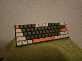 Kompakte Gaming Tastatur schwarz orange gebrauchter Zustand