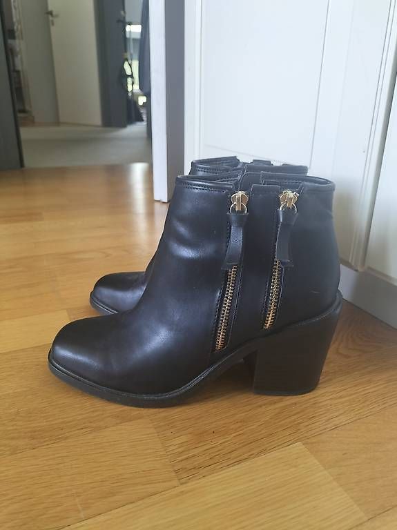 Scarpe da donna: Bottines London Rebel noir avec fermetures éclair  – Usato da Vevey venduto da fra_fs8w 2