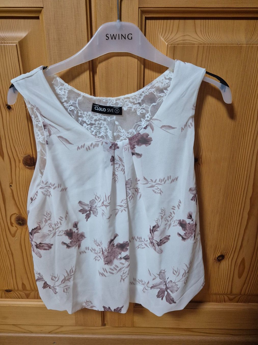 Top: Top Bluse – Usato da Alt St. Johann venduto da lea_8cgd