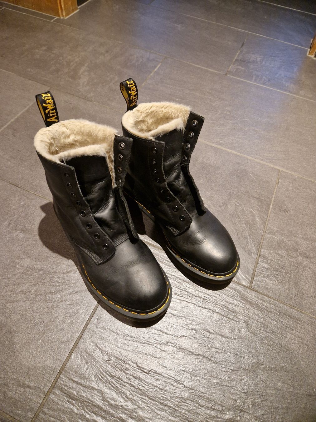 Dr. Martens Damenschuhe: Dr.Martens 1460 SERENA Gr. 39 – Gebraucht aus Trun von sanena