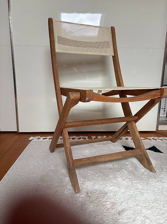 Chaises: 3 klappbare Holzstühle mit Stoffbespannung – D'occasion à Zetzwil par hesher 1