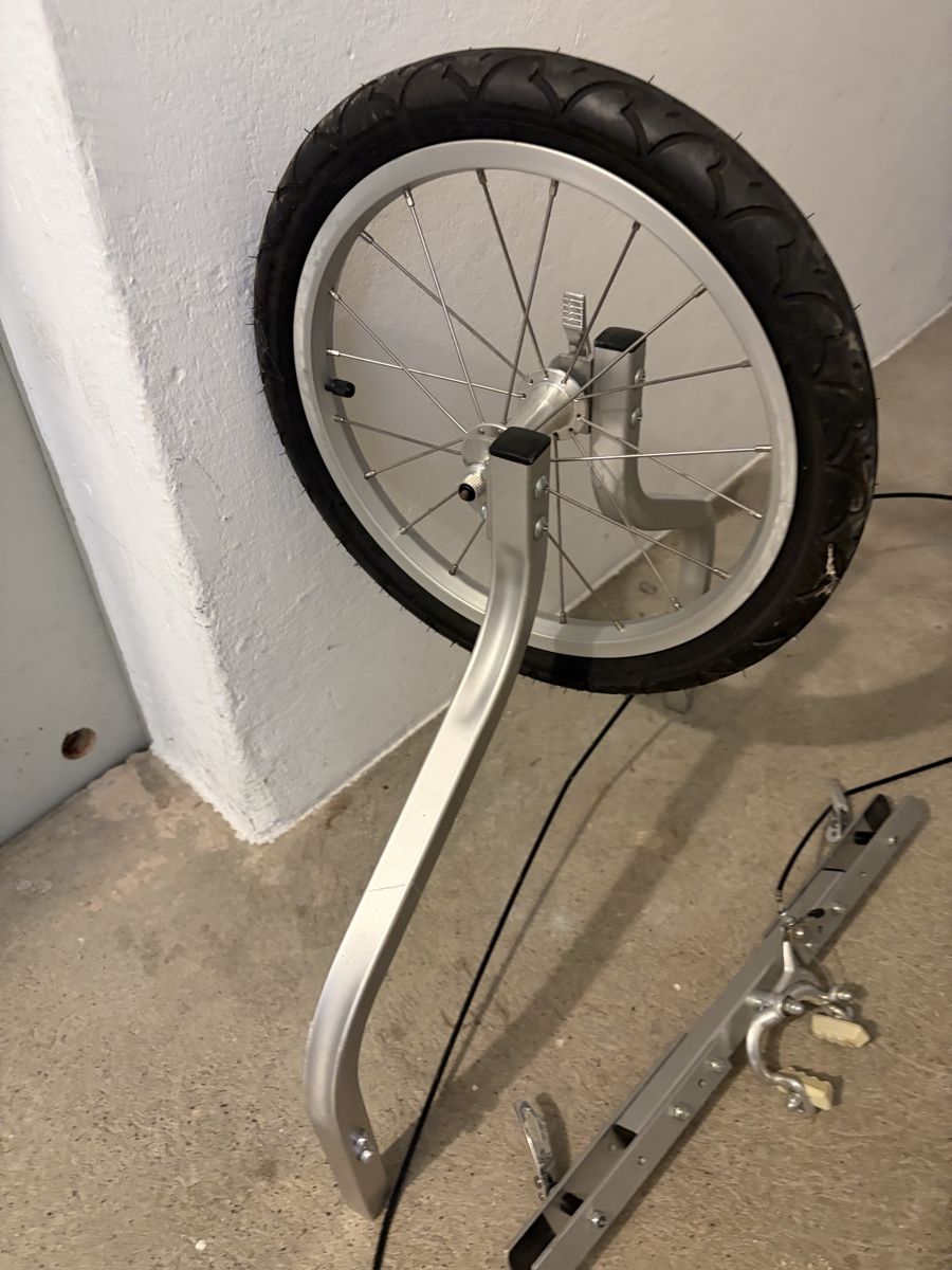 Anhänger: chariot jogging rad mit bremse – Gebraucht aus Solothurn von GueteMorge1 2