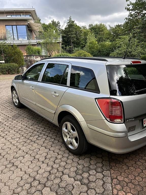 Opel Automobili: Opel Astra Kombi Automatik – Usato da Zumikon venduto da pangst 3