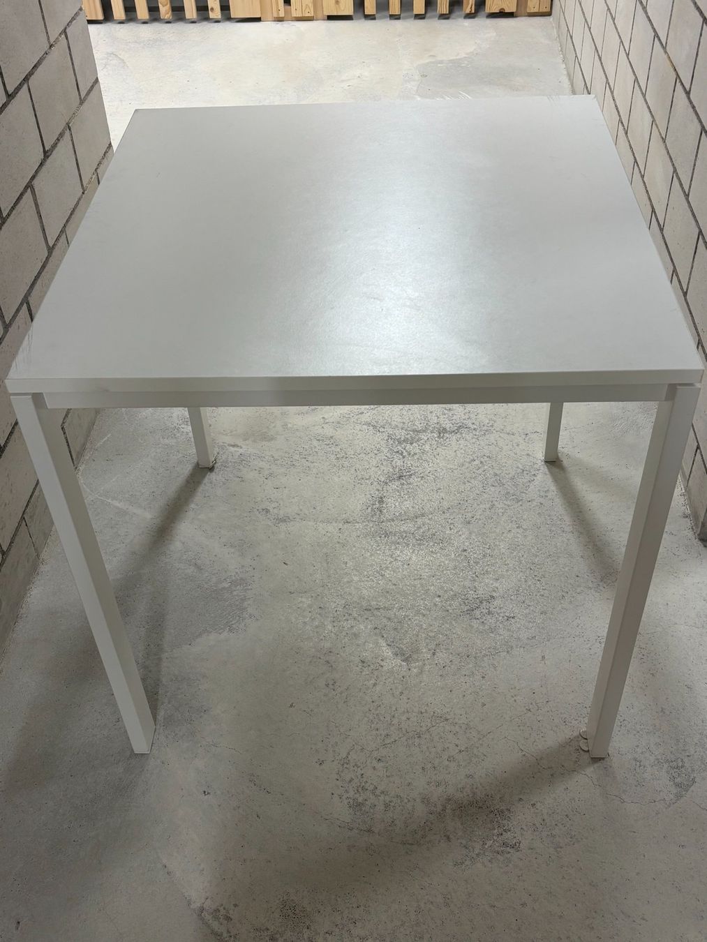 Ikea Tavoli: Weisser Tisch IKEA – Usato da Unterentfelden venduto da luc_5d8t 1