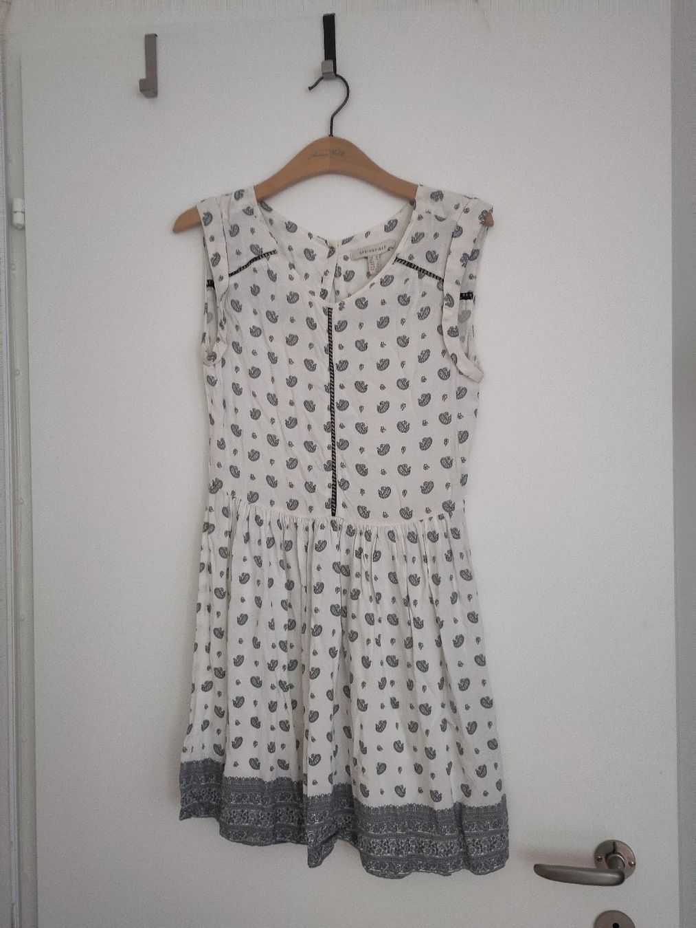 Lots de vêtements: Verschiedene Sommerkleider – D'occasion à Zürich par Seleine