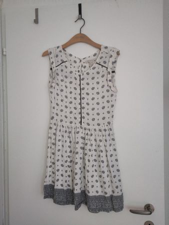 Verschiedene Sommerkleider
