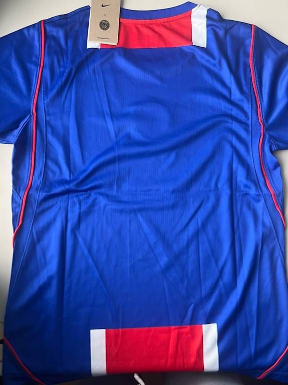 Leibchen & Hosen: PSG Trikot – Gebraucht aus Ittigen von tij_dvs7 1