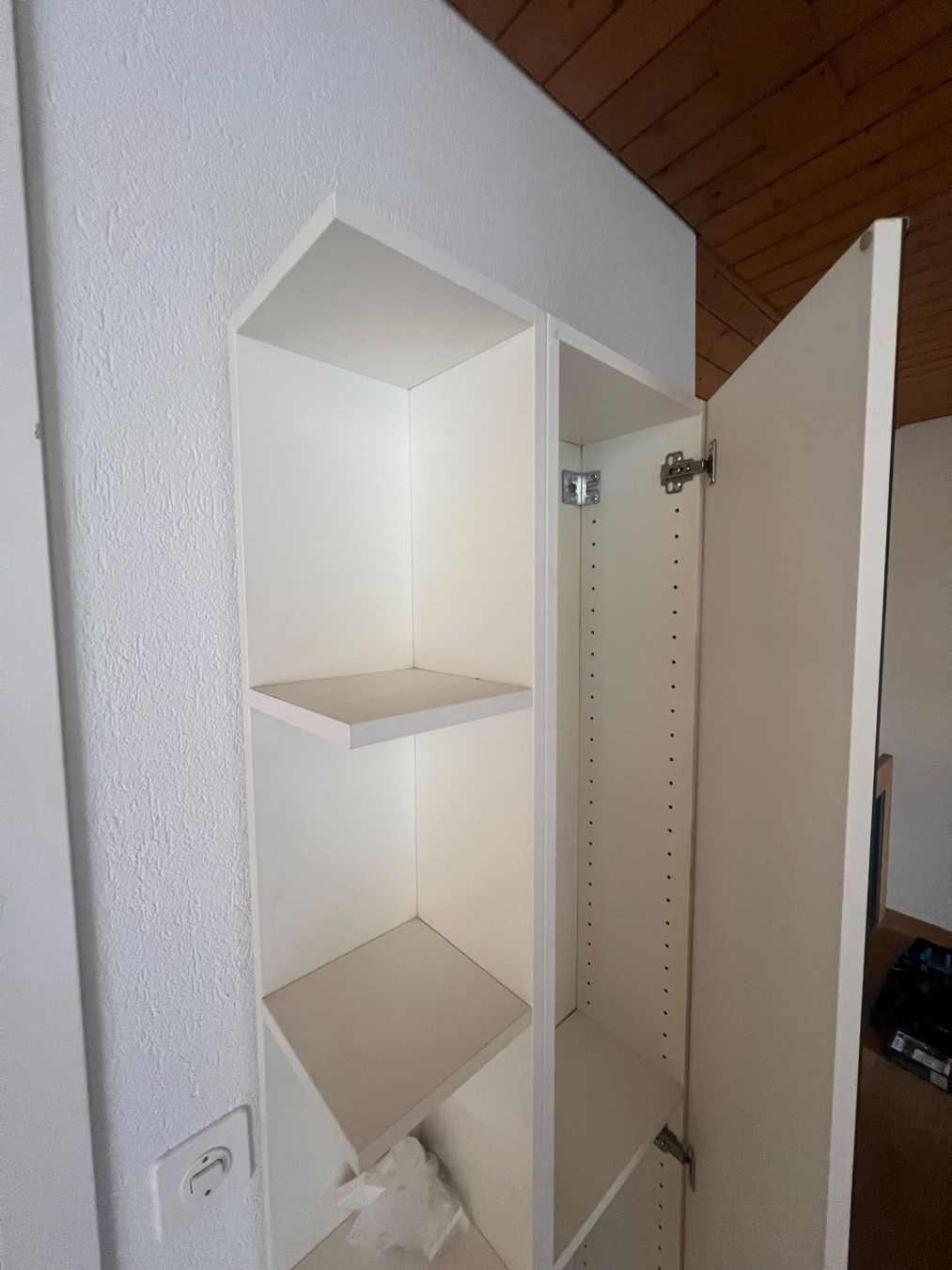 Regale: Regal mit Spiegel weiss 5 Fächer Höhe 200cm – Gebraucht aus Appenzell von oli_8dbc 2