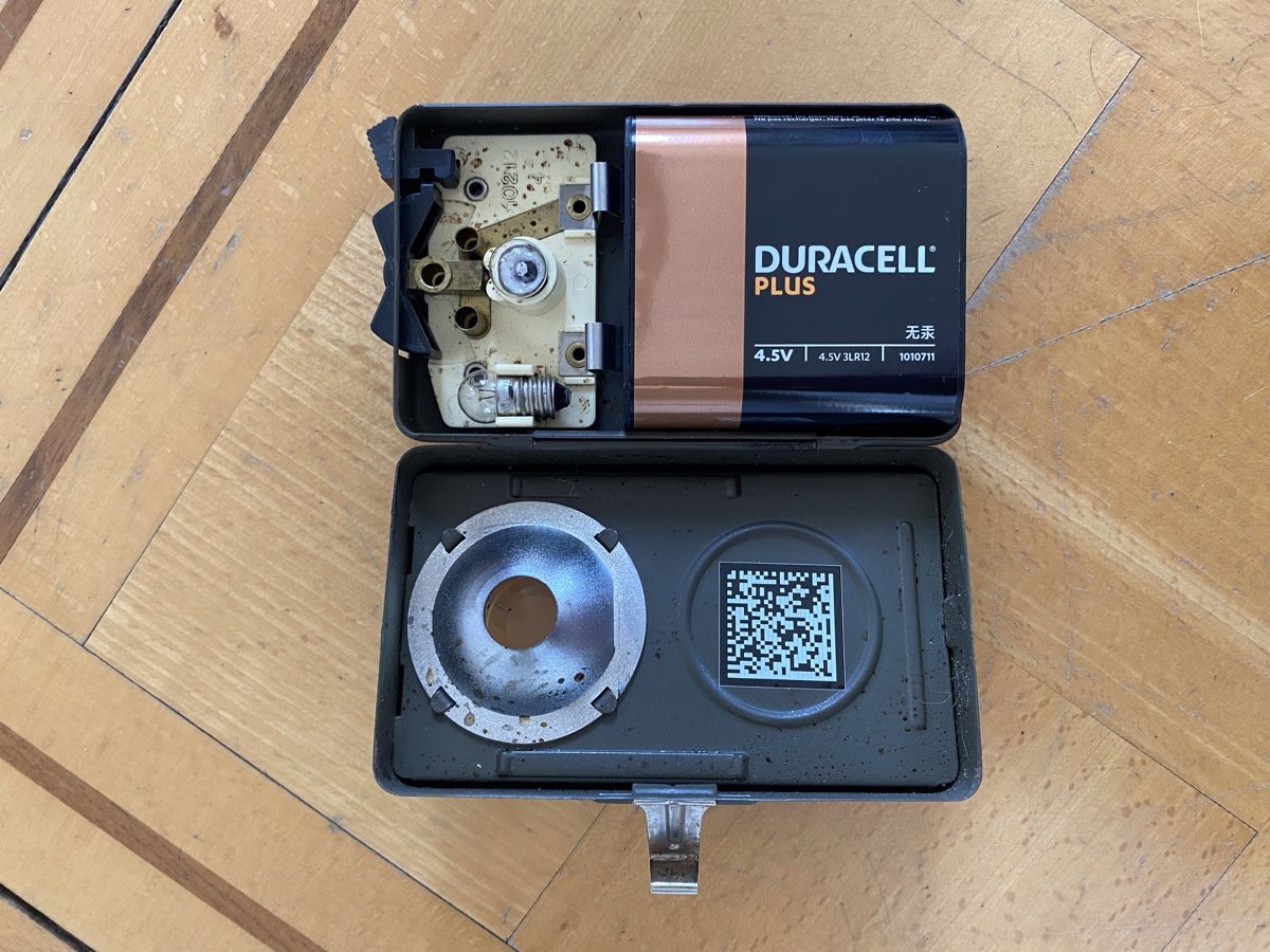 Schweizer Armee Lampade: Militärtaschenlampe – Usato da Rorschach venduto da Fliegenflieger 4