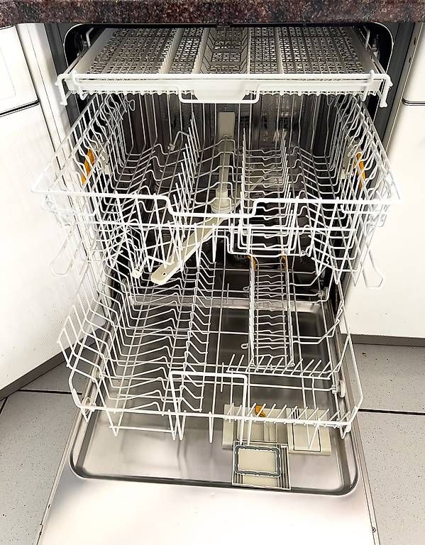 Machines à laver la vaisselle: Lave Vaisselle Miele encastrable – D'occasion à Gland par pao_vh97 1