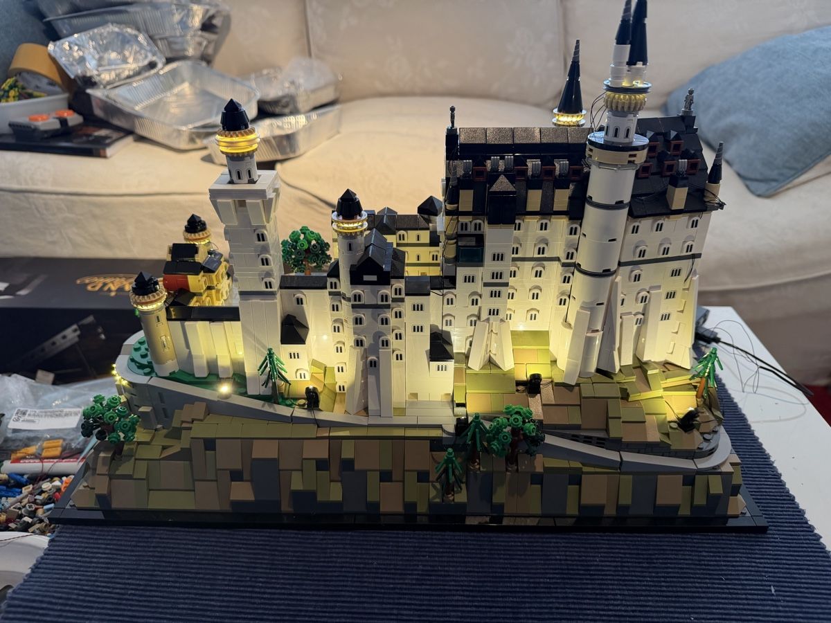 Lego Kit di costruzioni: LEGO CASTELLO DI NEUSCHWANSTEIN CON LUCI LED – Nuovo (secondo la descrizione) da Gordola venduto da Topino02 1