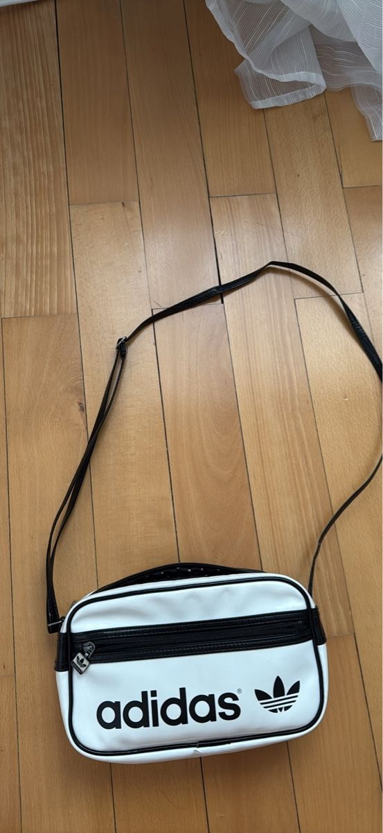 Altro in  Abbigliamento & Accessori: Adidas Umhängetasche – Usato da Altendorf venduto da mel_qc5z