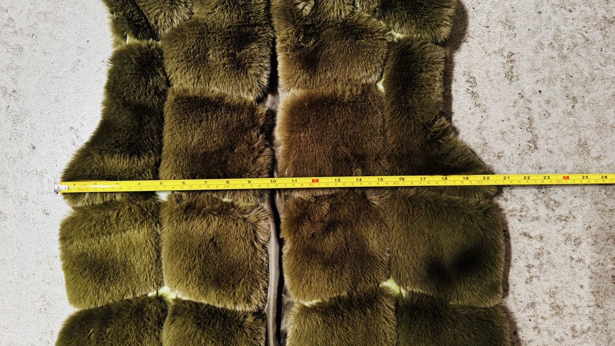Gilets: Kunstpelz Weste Olive Kapuze – D'occasion à Heerbrugg par Heaven09 3