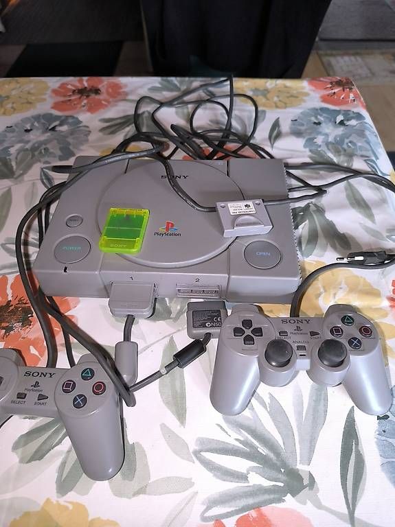 Konsolen: Sony Play Station mit Spiele – Gebraucht aus Walliswil-Nbipp von australien2007 2