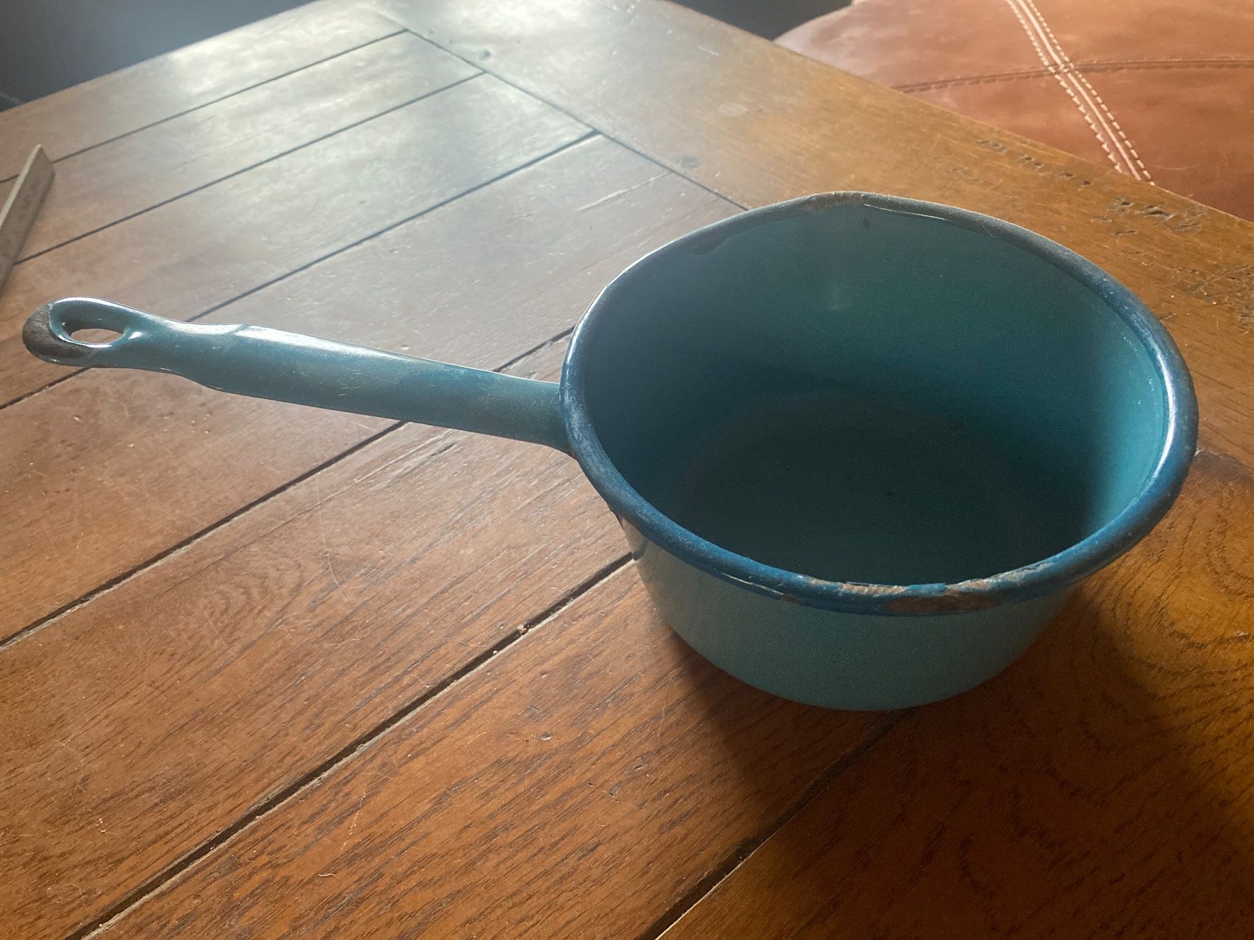 Behälter & Ähnliches: Ancienne casserole avec bec verseur émaillé bleue – Gebraucht aus Lajoux JU von Briard0 2