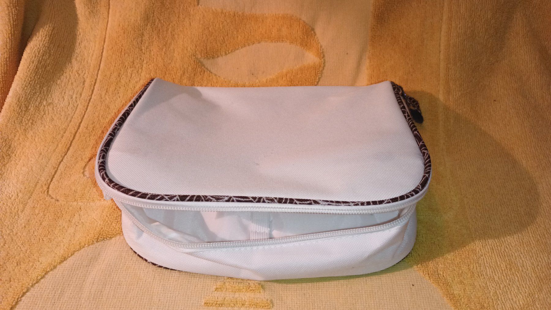 Taschen für Damen: 3 Artikel:Rucksack/Sporttsche/Etui – Neu (gemäss Beschreibung) aus Zürich von Mitzi6 7