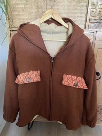 Rot/braune Faserpelz-Jacke in Grösse M