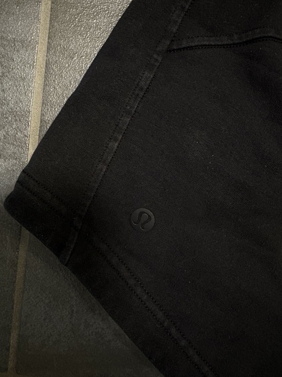 Lululemon Pantaloni: Lululemon Shorts Schwarz 2 – Usato da Rümlang venduto da svent 3
