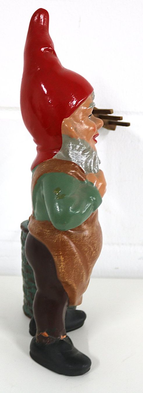 Figurines: Kleiner Gartenzwerg mit Rechen und Korb – D'occasion à Volketswil par brockipfannenstil 1