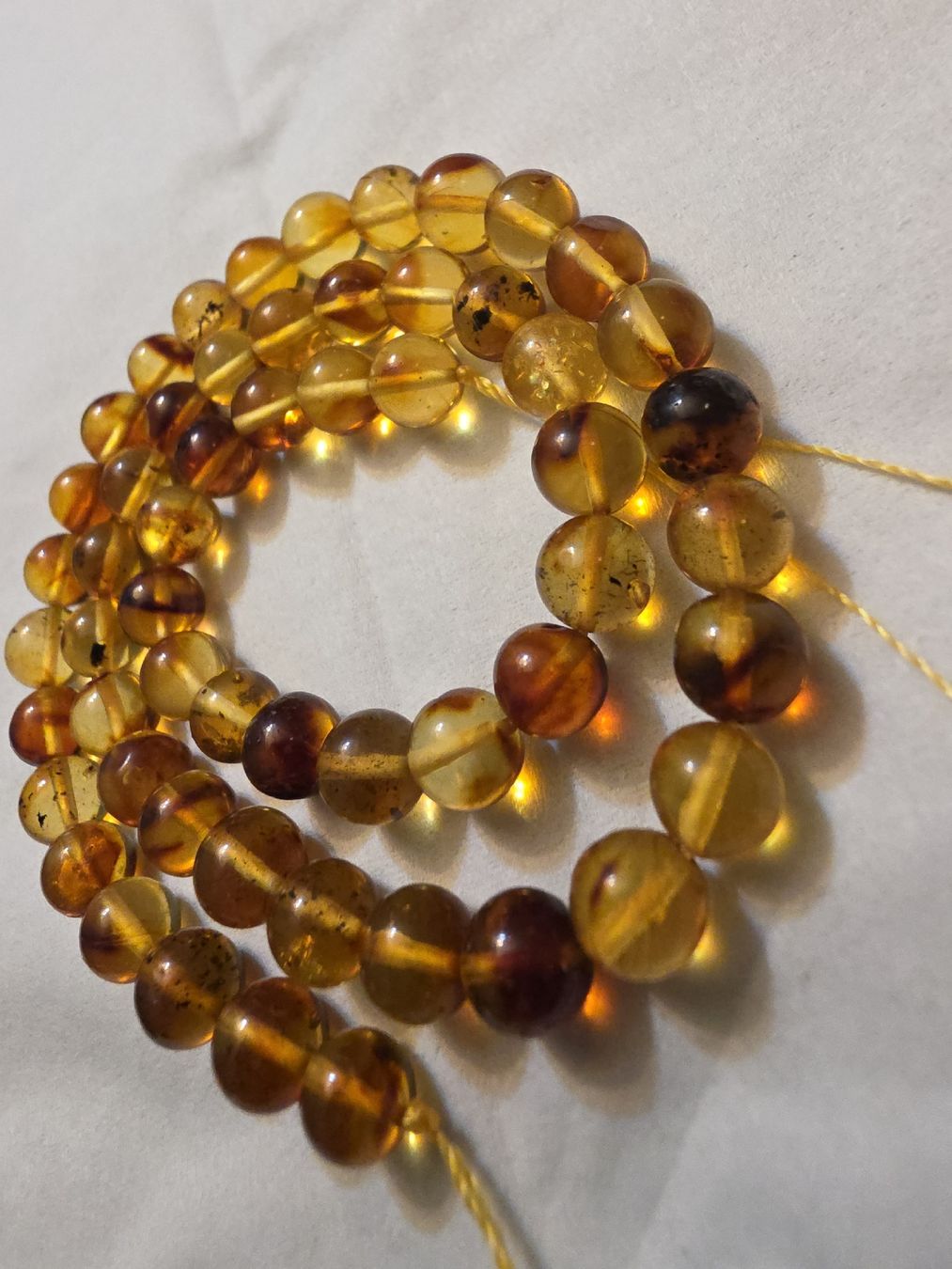 Minerali & Pietre curative: Bernstein Amber rund 6mm. Strang – Nuovo e nell'imballaggio originale da Menziken venduto da Mirager 1