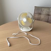 Trendiger, moderner Mini Tisch Ventilator weiss