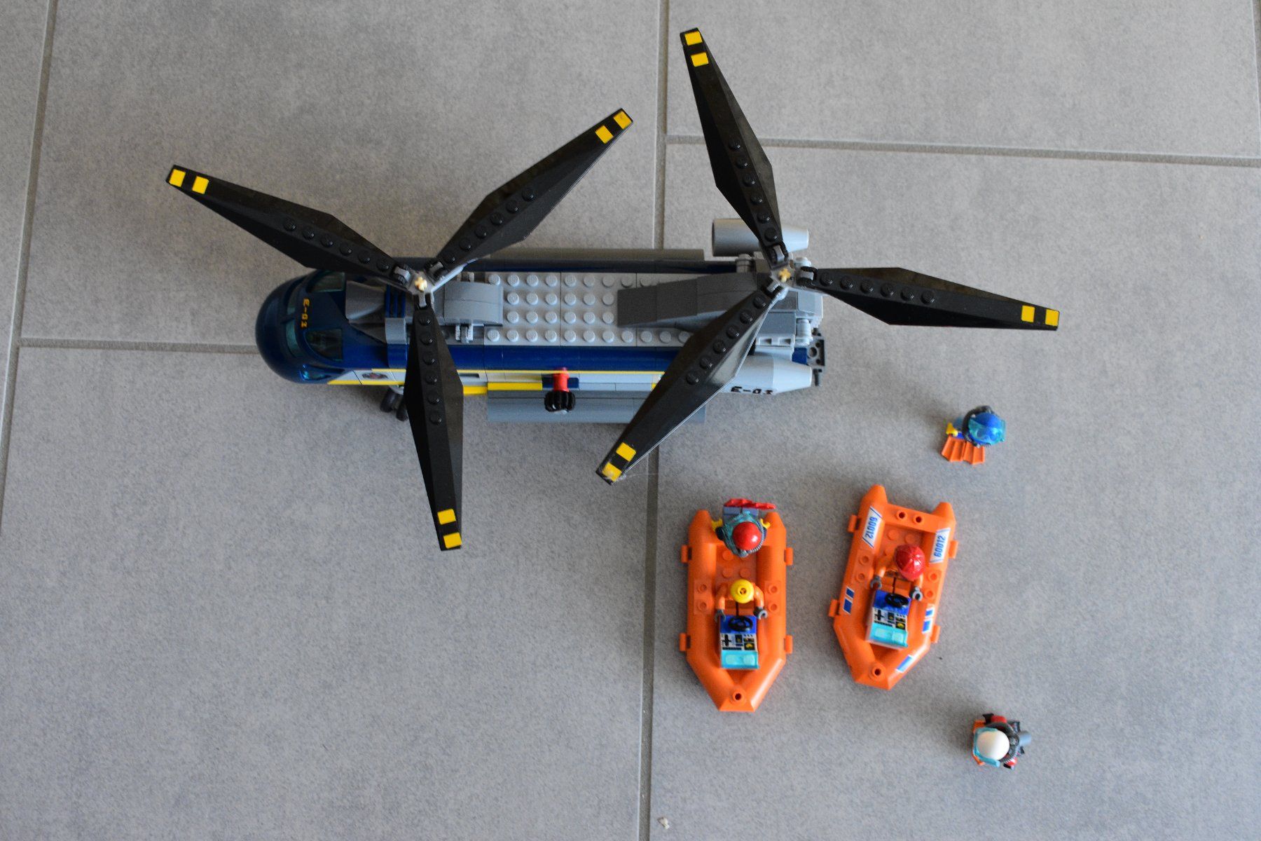 Lego Kit di costruzioni: LEGO Doppelhubschrauber mit Booten – Nuovo (secondo la descrizione) da Winterthur venduto da seh_9dhc 1