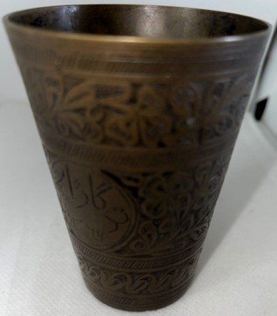 Tassen: Becher mit Gravuren Antik – Gebraucht aus Lutzenberg von Pinschi01 1