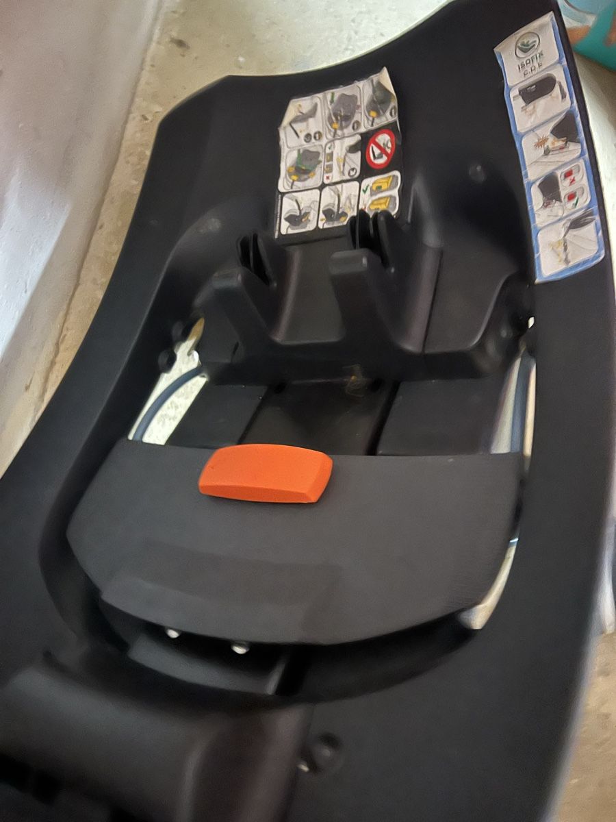 Chicco Auto-Kindersitze: Chic o siège bébé avec base Isofix – Gebraucht aus La Neuveville von Osephaishvili 2