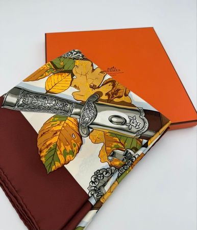 Hermès Carré "Au Plus Dru" – 90 x 90 cm