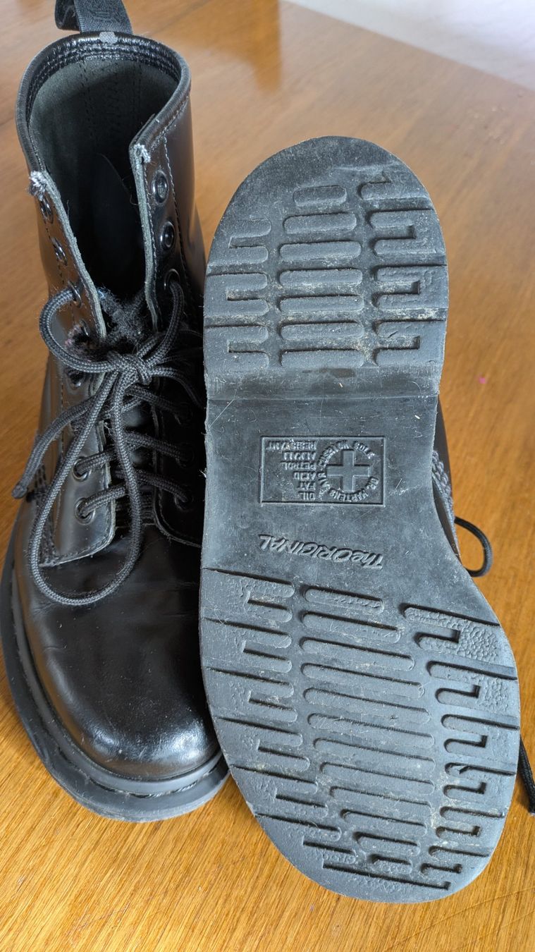 Dr. Martens Herrenschuhe: Doc Martens all black – Gebraucht aus Marly von leab6 1