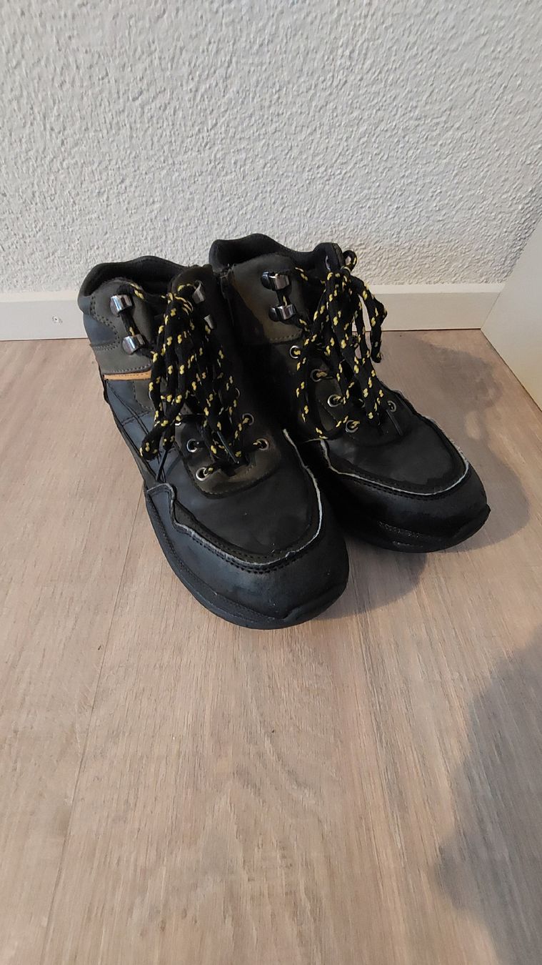 Scarpe per ragazzi: Wanderschuhe Junge Gr 33 – Usato da Egolzwil venduto da mobiledeluxe 1
