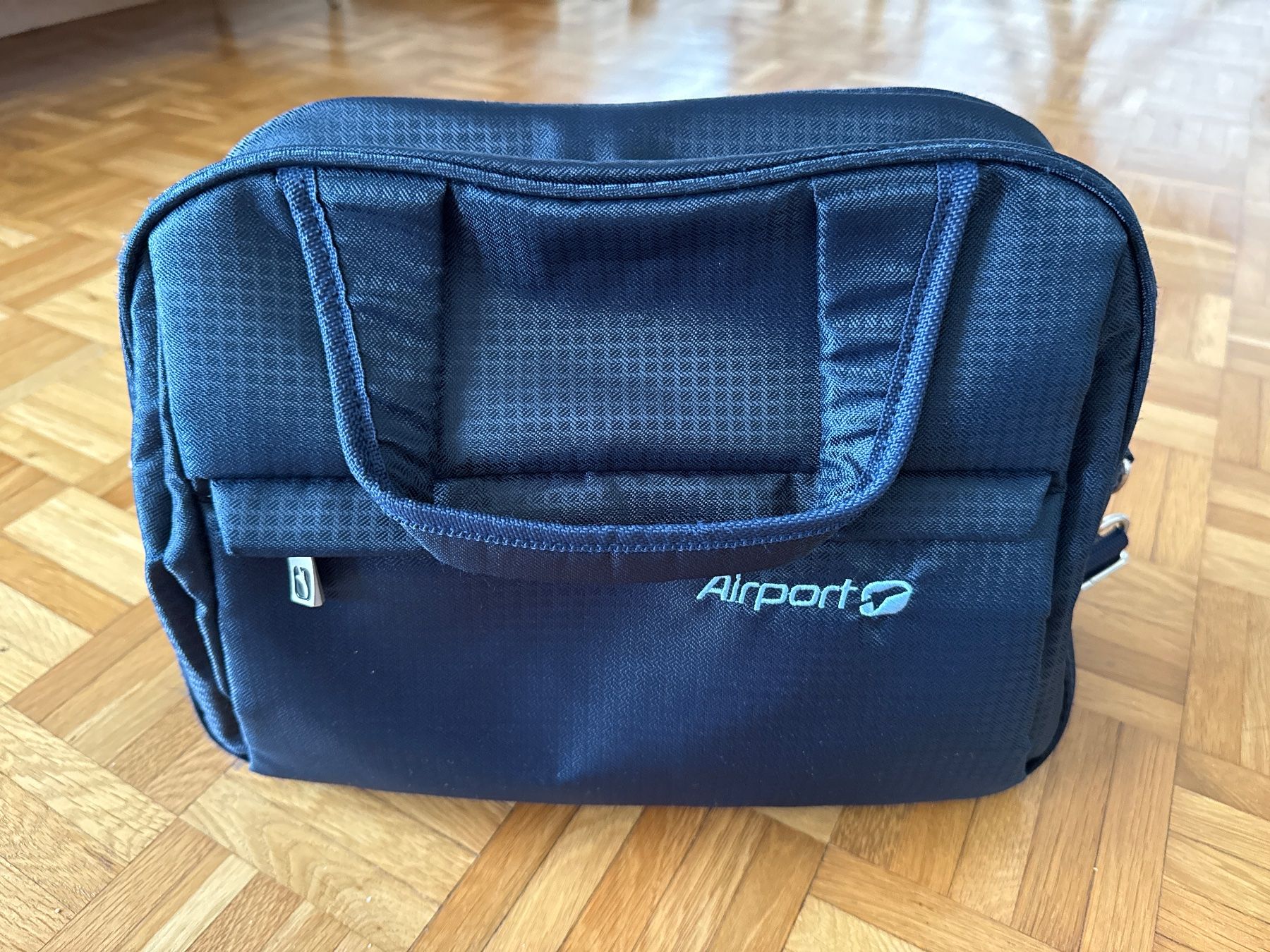 Custodie per cosmetici: AIRPORT Kosmetiktasche / Necessaire – Usato da Horgen venduto da linuxrp 2
