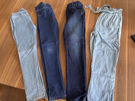 Lot de 4 pantalons jeans fille taille 9 ans