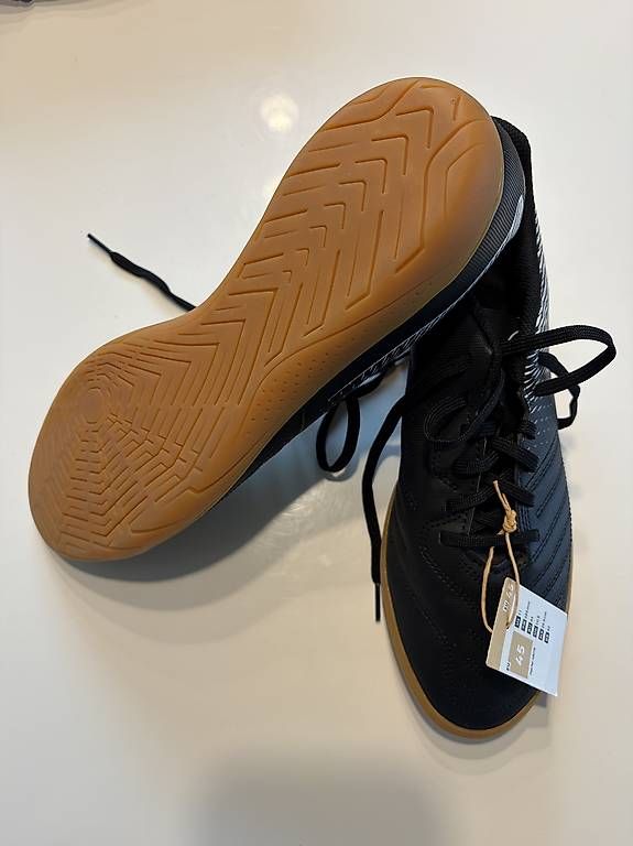 Scarpe da uomo: Kipsta Futsal Schuhe 45 – Usato da St. Gallen venduto da lei_529d 1