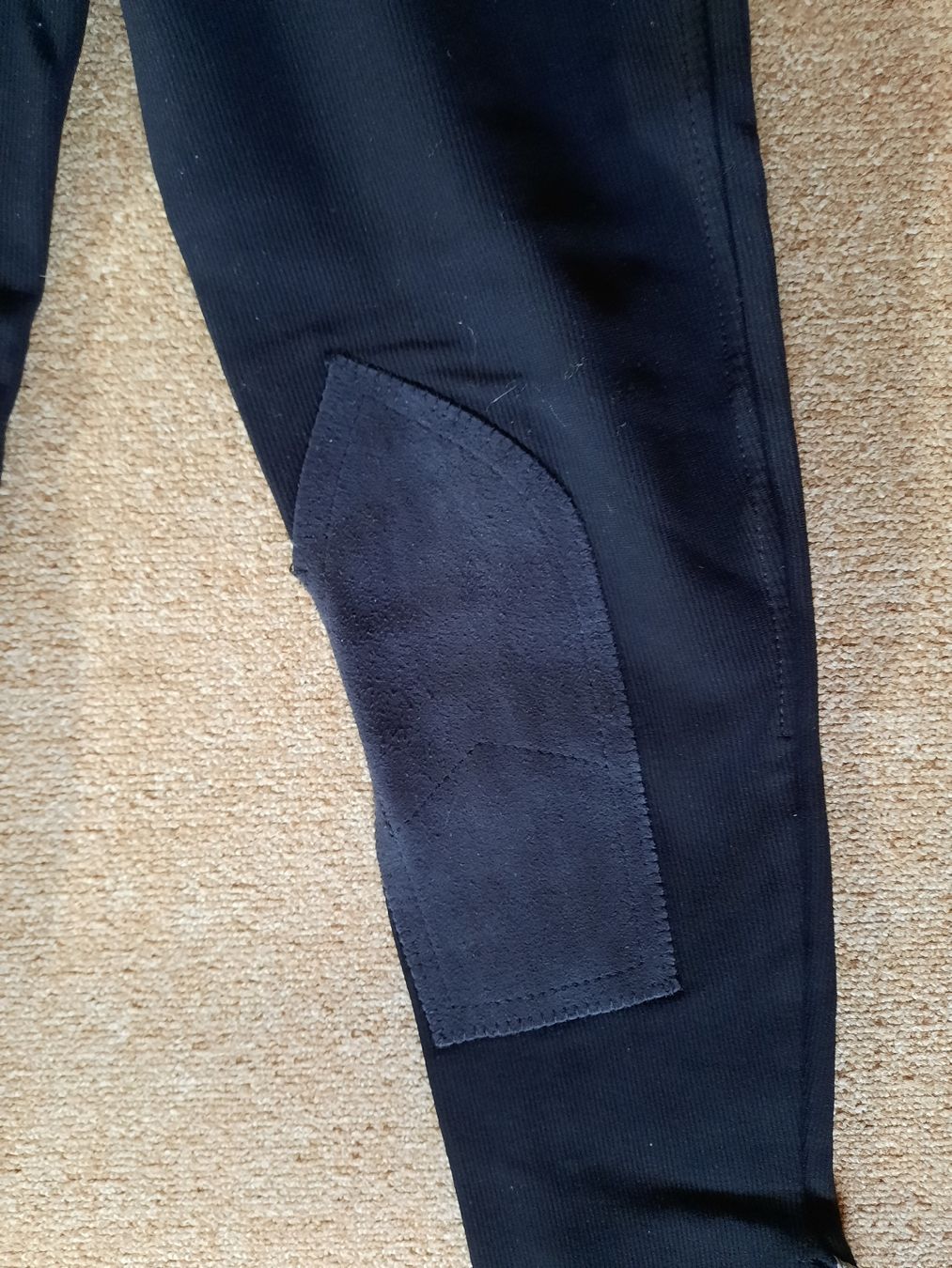 Pantaloni: Reithose schwarz gerippt, Gr. 176 – Usato da Nottwil venduto da mar_jqm7 1