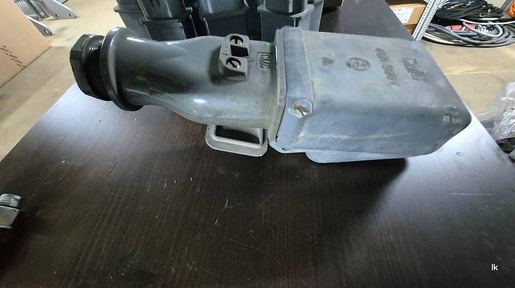 Spine: Gerätestecker mit Aufputzdose J70/5pol 40 Amp. – Usato da Weggis venduto da Lukas1983