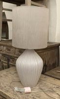 Tischlampe mit Keramik-Fuss / 140.00 statt 350.00