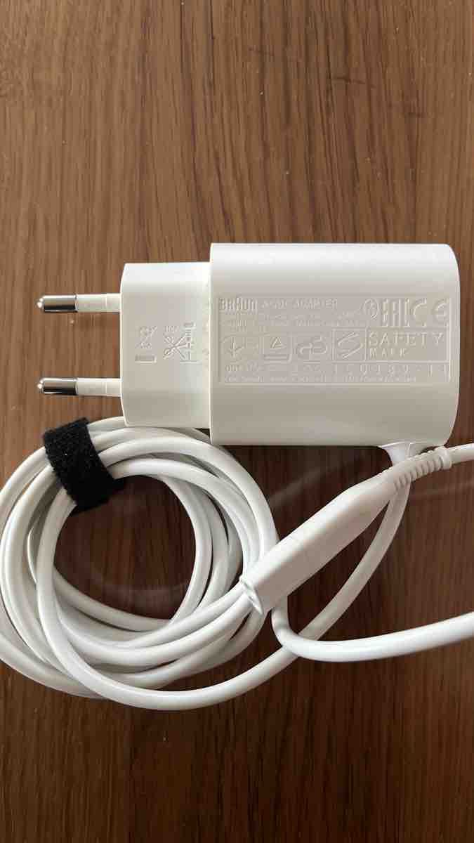 Braun Ladegeräte: Braun Netzteil mit Kabel weiss – Gebraucht aus Pfäffikon ZH von arsun76