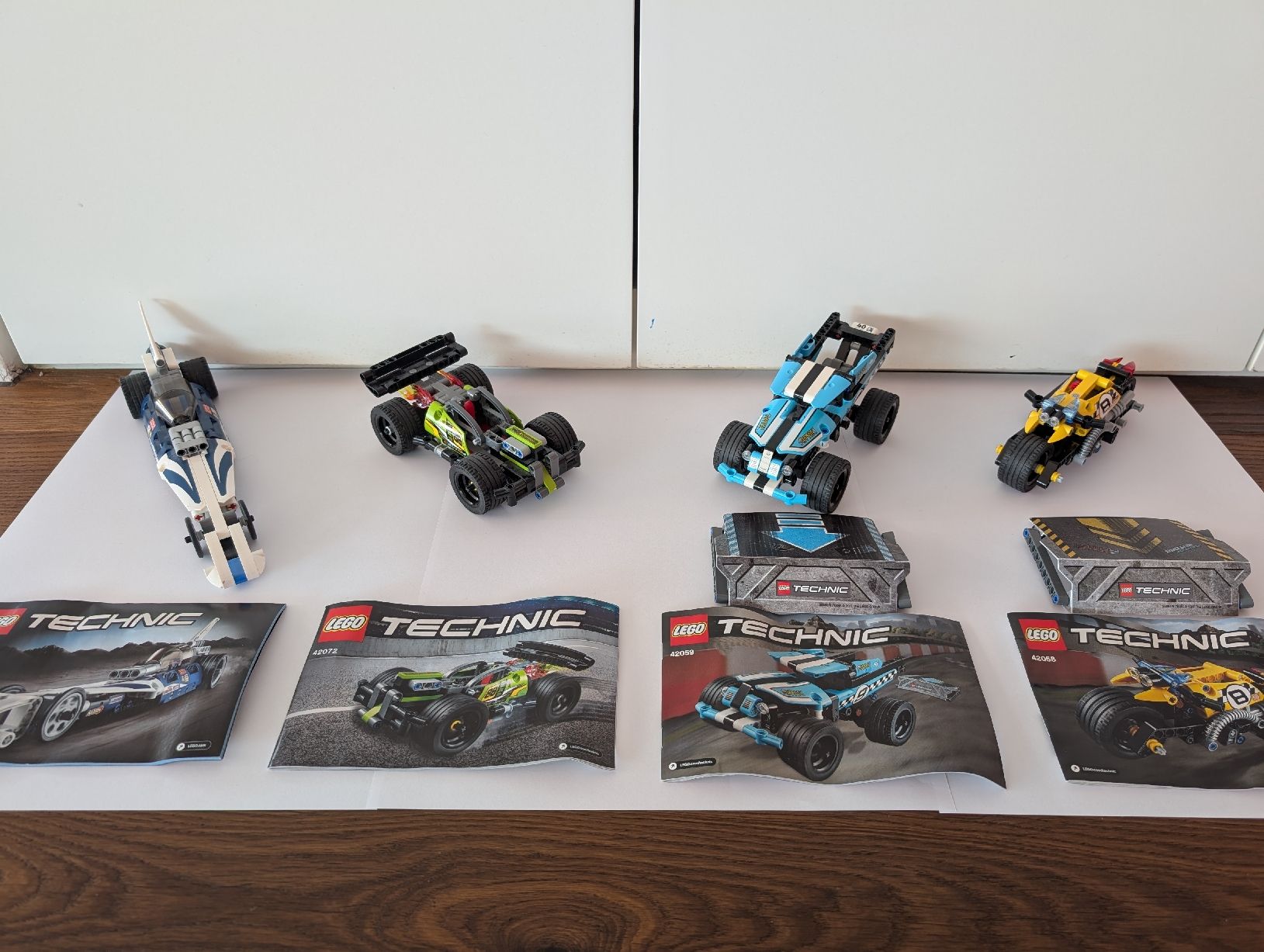 Lego Kit di costruzioni: 4x Lego Technic: 42058, 42059, 42072, 43033 – Usato da Küsnacht ZH venduto da pinipini